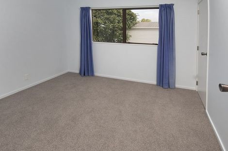 Photo of property in 2a Rixon Place, Te Atatu Peninsula, Auckland, 0610