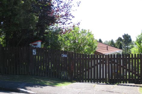 Photo of property in 5 Mcglashen Place, Beach Haven, Auckland, 0626