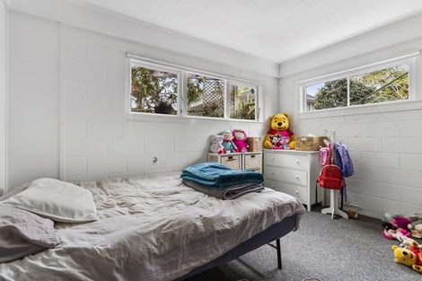 Photo of property in 96 Colwill Road, Massey, Auckland, 0614