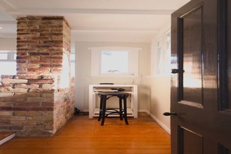 Photo of property in 112 Queen Street, Northcote Point, Auckland, 0627