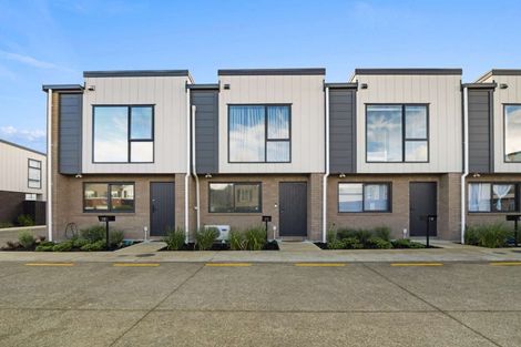 Photo of property in 2 Mikoikoi Crescent, Mangere Bridge, Auckland, 2022