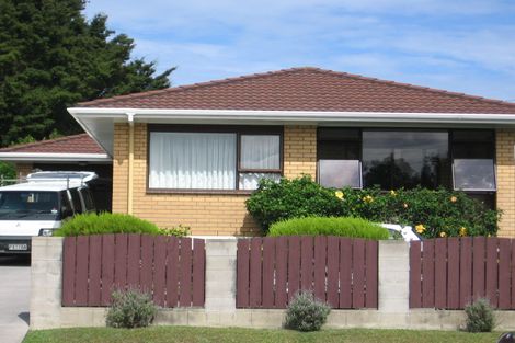 Photo of property in 1/1 Elcoat Avenue, Henderson, Auckland, 0612