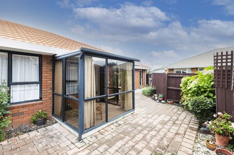 Photo of property in 2/3 Apollo Place, Papanui, Christchurch, 8052