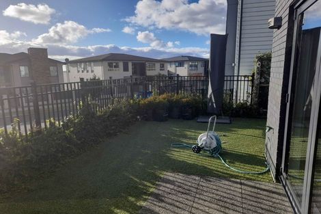 Photo of property in 3 Maureen Close, East Tamaki Heights, Auckland, 2016