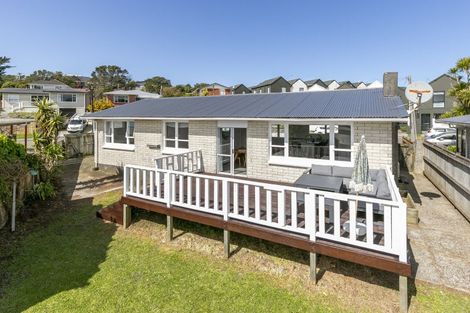 Photo of property in 5 Oswald Crescent, Paparangi, Wellington, 6037