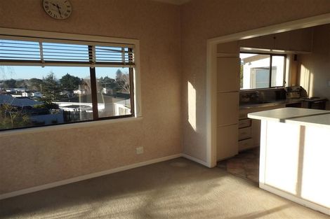 Photo of property in 32 Hillcrest Road, Papatoetoe, Auckland, 2025