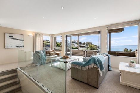 Photo of property in 12 Chelverton Terrace, Red Beach, 0932