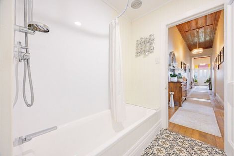 Photo of property in 16 Tamumu Road, Waipawa, 4210