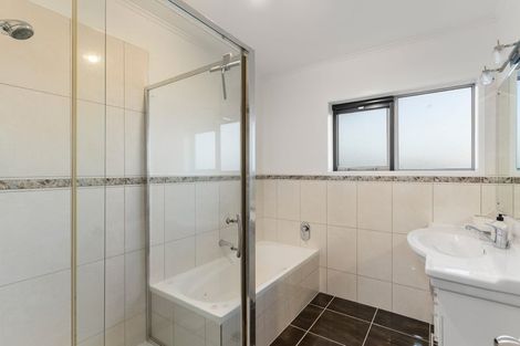 Photo of property in 6 Chelsea View Drive, Chatswood, Auckland, 0626