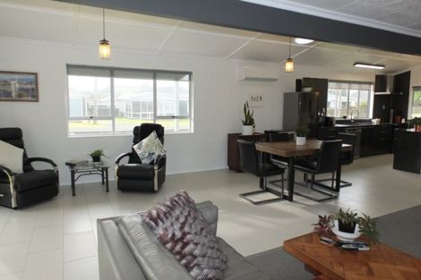 Photo of property in 18 Chrystall Street, Foxton Beach, Foxton, 4815