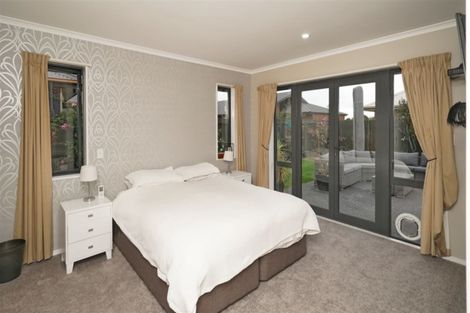 Photo of property in 16a Highwood Lane, Burnside, Christchurch, 8053