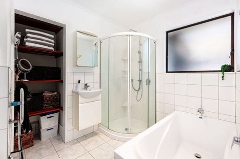 Photo of property in 72 Elizabeth Street, Waikanae, 5036