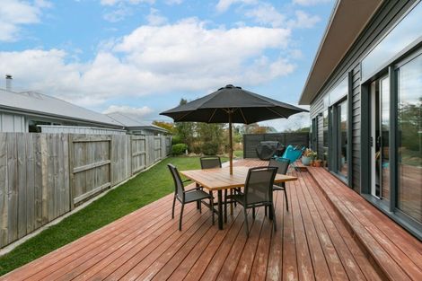 Photo of property in 18 Dee Street, Otane, 4202