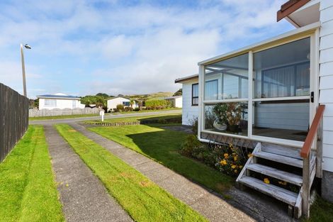 Photo of property in 124 Pikarere Street, Titahi Bay, Porirua, 5022