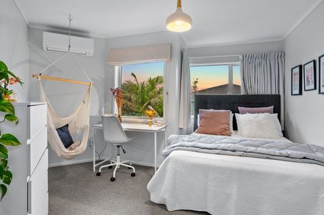 Photo of property in 556 Beach Road, Rothesay Bay, Auckland, 0630