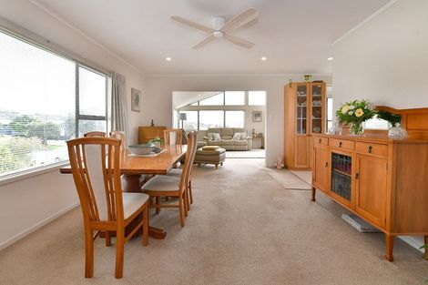 Photo of property in 11 Rosario Crescent, Red Beach, 0932