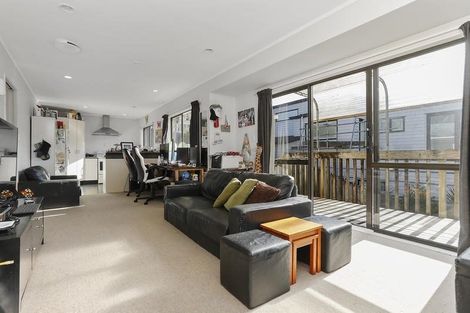 Photo of property in 2/14 Norman Road, Titirangi, Auckland, 0604