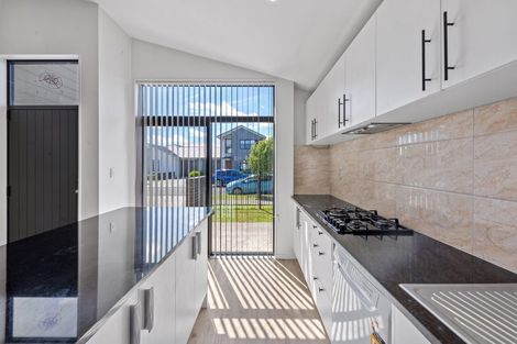 Photo of property in 15 Hoiho Road, Pukekohe, 2120