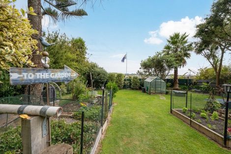 Photo of property in 10 Matenga Street, Waikanae, 5036