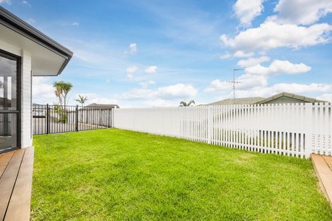 Photo of property in 36 Kath Hopper Drive, Orewa, 0931