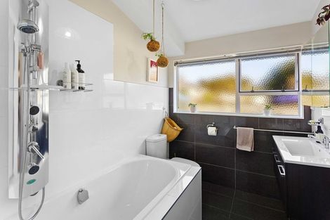 Photo of property in 7 Kawau Grove, Waikanae Beach, Waikanae, 5036