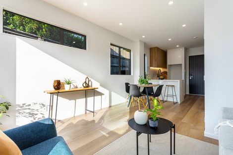Photo of property in 1/12 Fraser Road, Narrow Neck, Auckland, 0624