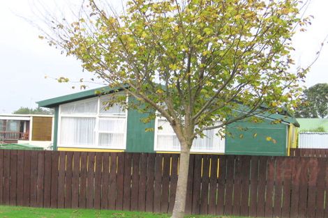 Photo of property in 19 Thorburn Avenue, Red Beach, 0932