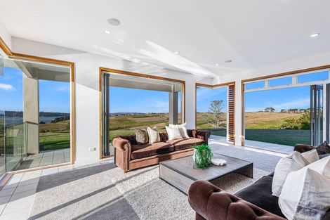 Photo of property in 189 Vaughans Road, Okura, Albany, 0792