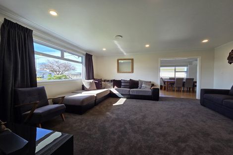 Photo of property in 11 Truby King Street, Merrilands, New Plymouth, 4312