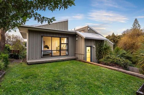 Photo of property in 2/13a Eskdale Road, Birkdale, Auckland, 0626