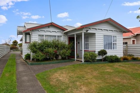 Photo of property in 12 Vogel Street, Hawera, 4610