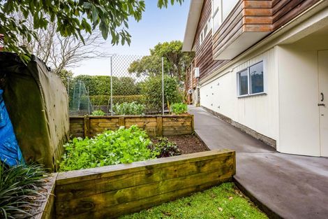 Photo of property in 21 Longview Drive, Merrilands, New Plymouth, 4312