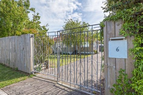 Photo of property in 6 Gill Avenue, Te Atatu Peninsula, Auckland, 0610