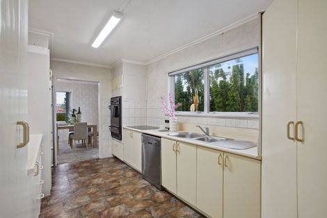 Photo of property in 16 Sylvan Crescent, Te Atatu South, Auckland, 0610