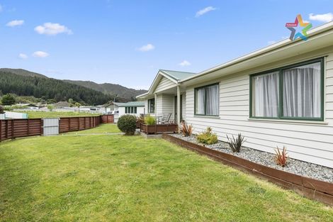 Photo of property in 25 Grimsby Grove, Wainuiomata, Lower Hutt, 5014