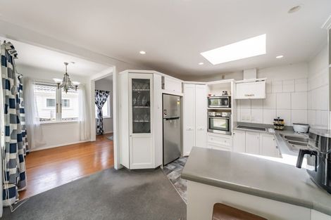 Photo of property in 22 Saint Ronans Avenue, Waterloo, Lower Hutt, 5011