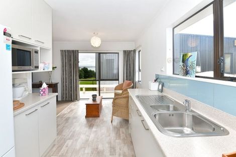 Photo of property in 14 Melandra Road, Stanmore Bay, Whangaparaoa, 0932