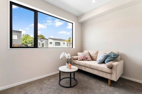 Photo of property in 7 Don Oliver Lane, Glen Eden, 0602