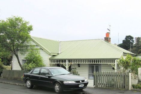 Photo of property in 2 Enfield Road, Hospital Hill, Napier, 4110