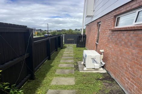 Photo of property in 325 Glengarry Road, Glen Eden, Auckland, 0602