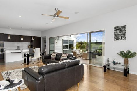 Photo of property in 33r Oceana Drive, Welcome Bay, Tauranga, 3175