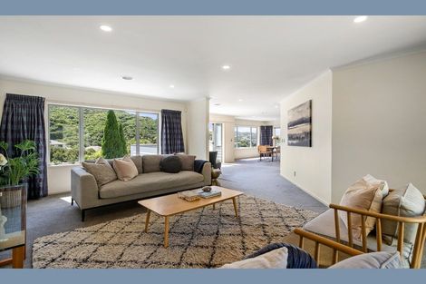 Photo of property in 16 Eastcott Grove, Churton Park, Wellington, 6037
