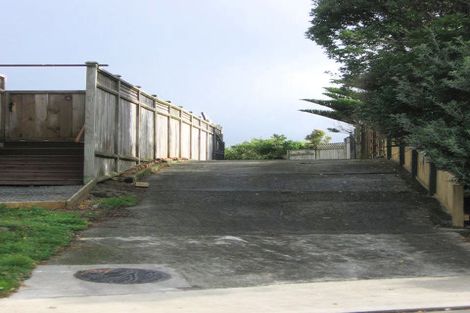 Photo of property in 14 Quigley Street, Newlands, Wellington, 6037