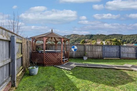 Photo of property in 35 Grimsby Grove, Wainuiomata, Lower Hutt, 5014