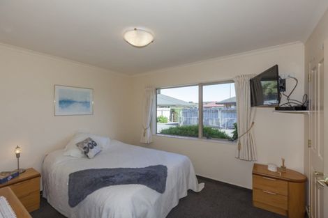 Photo of property in 83 Guildford Drive, Paraparaumu, 5032