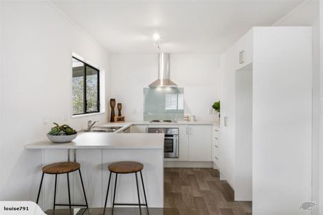 Photo of property in 2/8 Lingfield Street, Glenfield, Auckland, 0629