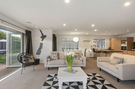 Photo of property in 48 Coolspring Way, Redwood, Christchurch, 8051