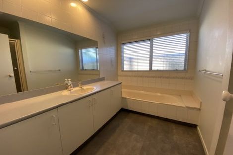 Photo of property in 165 Heta Road, Highlands Park, New Plymouth, 4312