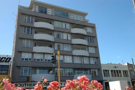 Photo of property in Grandstand Apartments, 4/80 Kent Terrace, Mount Victoria, Wellington, 6011