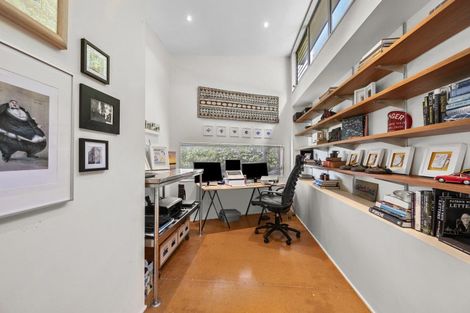 Photo of property in 36a Fortification Road, Karaka Bays, Wellington, 6022